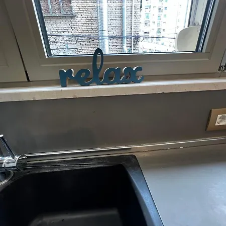 Square 9 * تيرانا