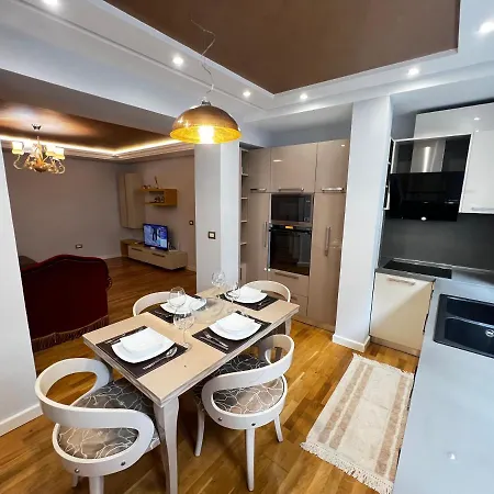 Center Apartment *
