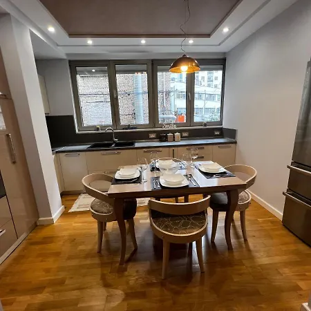 Center Apartment *