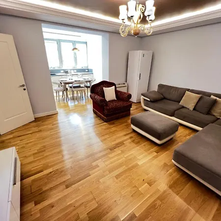 Center Apartment *