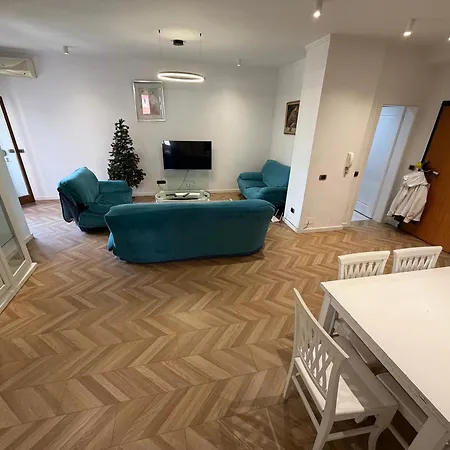Appartement Square 9 *